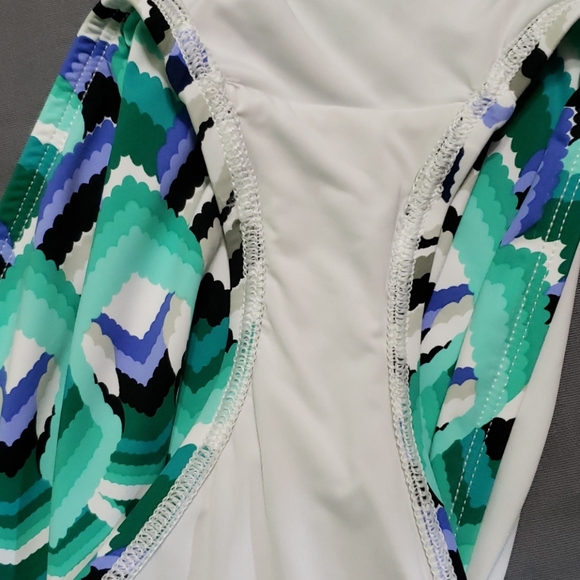 LA BLANCA one piece swimsuit - Picture 6 of 7